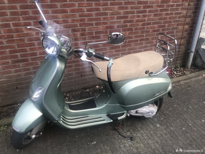 Vespa LX 50 groen